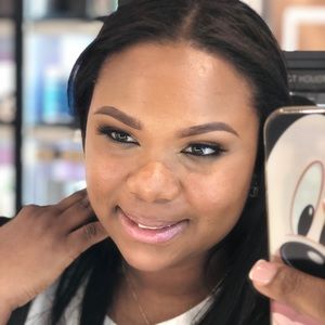 Meet your Posher, Andrea